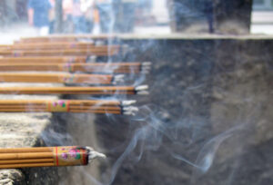 How to safely burn incense