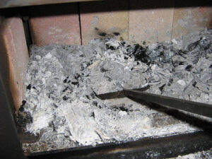 How to dispose of ashes from fireplace
