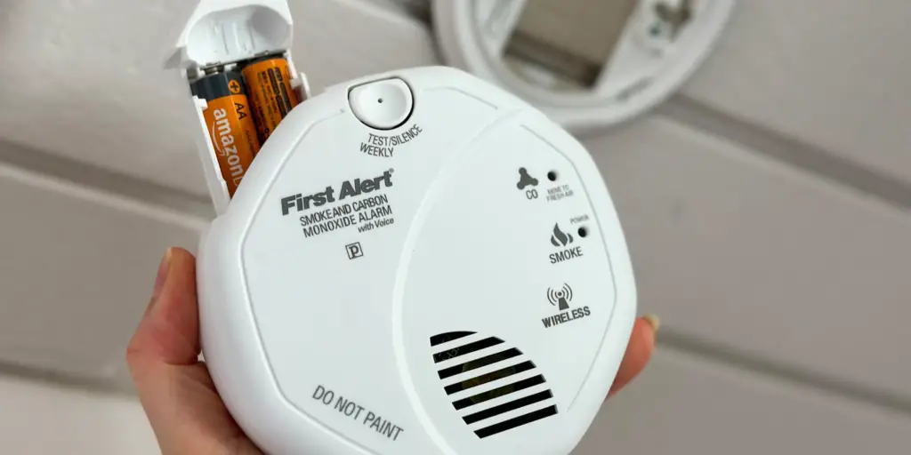 Blinking Green Light On First Alert Smoke Detector Is It Serious
