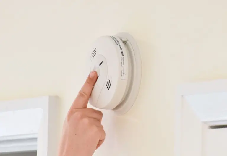 Blinking Green Light On First Alert Smoke Detector: Is It Serious ...